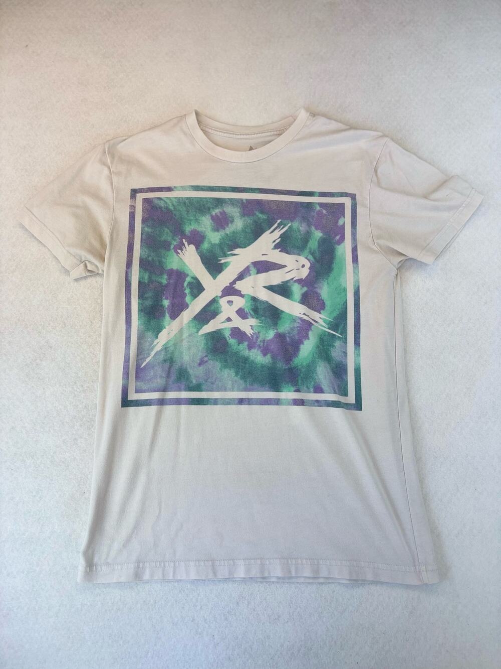 Young & Reckless Mens M Graphic Tee T-Shirt Beige Purple Green Tie Dye Logo C4